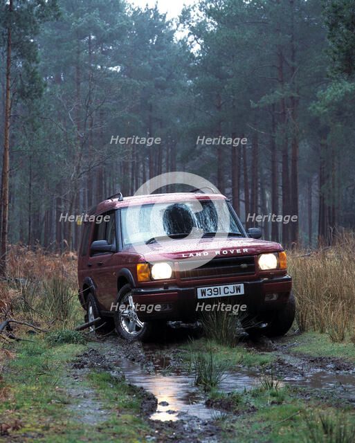 2000 Land Rover Discovery TD5. Artist: Unknown.