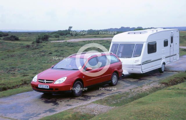 2002 Citroen C5 estate towing caravan. Artist: Unknown.