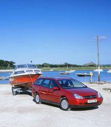 2002 Citroen C5 hdi towing a boat by harbour