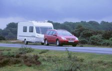 2002 Citroen C5 hdi towing a caravan