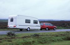 2002 Citroen C5 towing a caravan