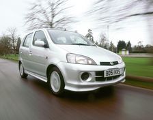 2002 Daihatsu YRV