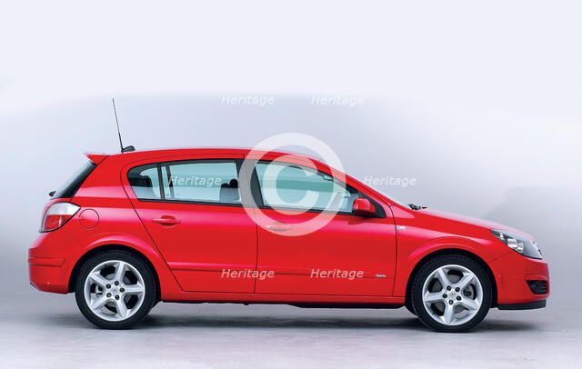 2004 Vauxhall Astra . Artist: Unknown.