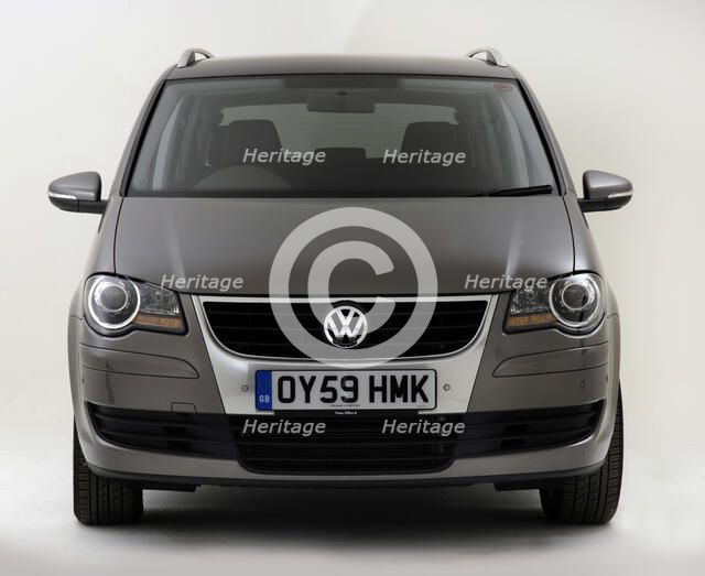2009 Volkswagen Touran Tdi Artist: Unknown.