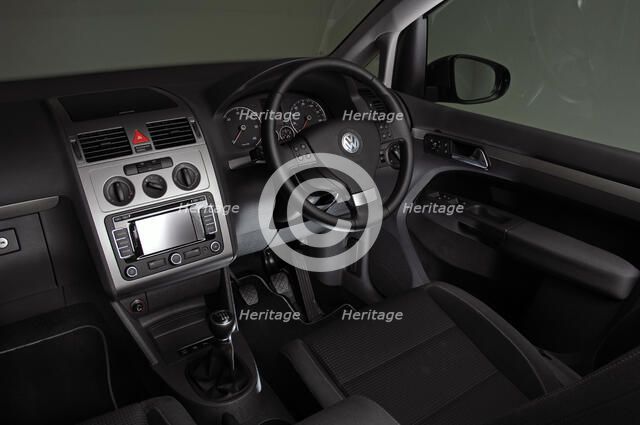 2009 Volkswagen Touran Tdi Artist: Unknown.