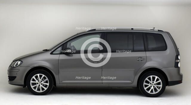 2009 Volkswagen Touran Tdi Artist: Unknown.