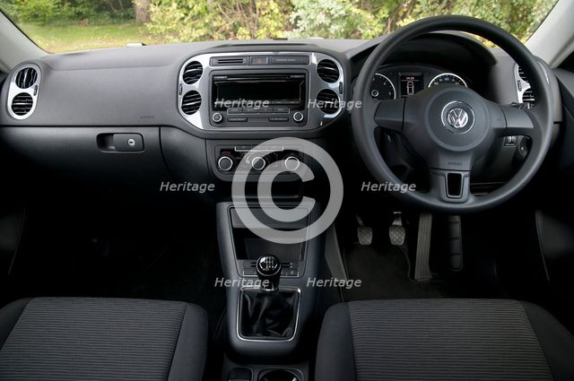 2011 Volkswagen Tiguan S 2.0 Tdi Artist: Unknown.