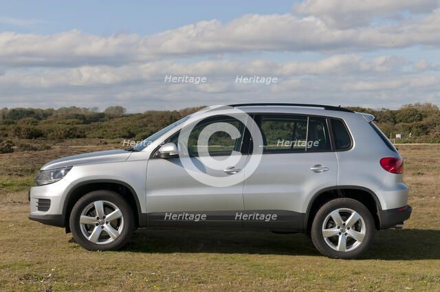 2011 Volkswagen Tiguan S 2.0 Tdi Artist: Unknown.