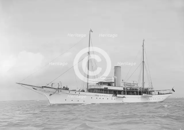 489 ton steam yacht (possibly 'Juicel'?) under way, 1939. Creator: Kirk & Sons of Cowes.