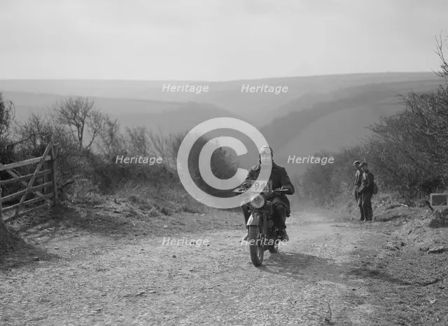 498 cc Triumph of CJ Dennis, MCC Lands End Trial, top of Beggars Roost, Exmoor, 1939. Artist: Bill Brunell.