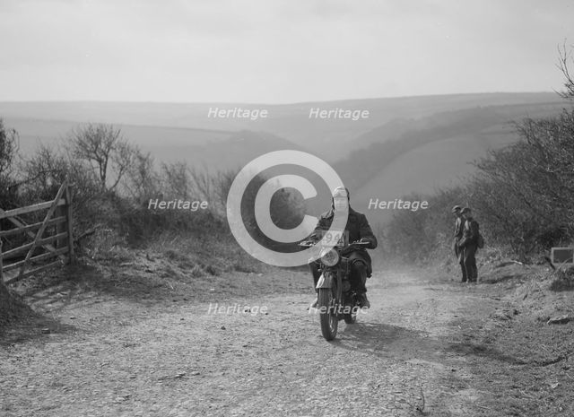 498 cc Triumph of CJ Dennis, MCC Lands End Trial, top of Beggars Roost, Exmoor, 1939. Artist: Bill Brunell.