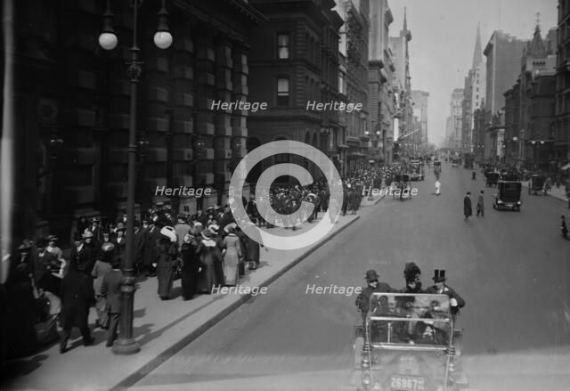 5th Ave. above 42d [i.e., 42nd] St. Sunday, 3/23/13, 1913. Creator: Bain News Service.