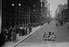 5th Ave. above 42d [i.e., 42nd] St. Sunday, 3/23/13, 1913. Creator: Bain News Service