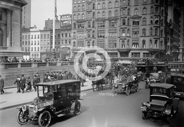 5th Ave., Easter,'13, 1913. Creator: Bain News Service.