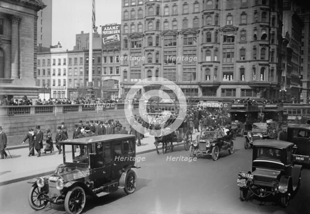 5th Ave., Easter,'13, 1913. Creator: Bain News Service.