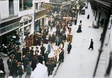 6th Ave., Xmas shoppers [New York], 1910. Creator: Bain News Service