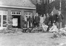 8-oar shell race between Harvard and Cambridge. Cambridge, Mass. 1906. Creator: Frances Benjamin Johnston