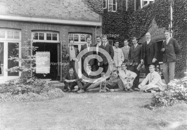 8-oar shell race between Harvard and Cambridge. Cambridge, Mass. 1906. Creator: Frances Benjamin Johnston.