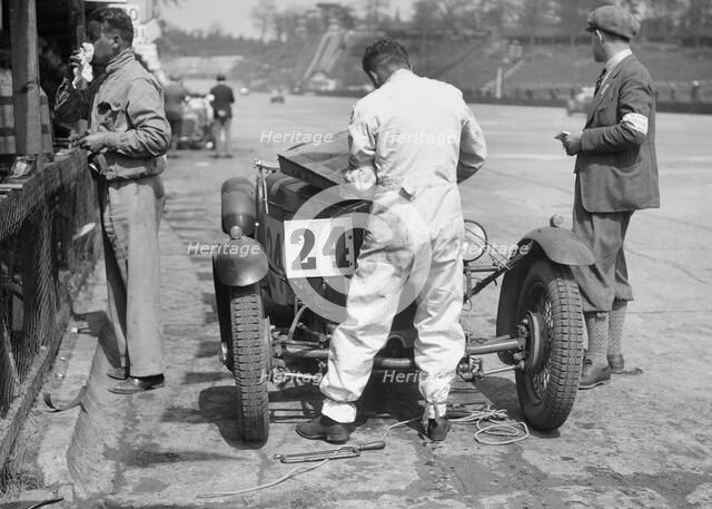 CM Harvey and HJ Aldington's Frazer-Nash at the JCC Double Twelve race, Brooklands, 8/9 May 1931. Artist: Bill Brunell.