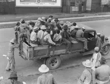 Cotton hoers are transported to the fields daily during the season, Memphis, Tennessee, 1937. Creator: Dorothea Lange