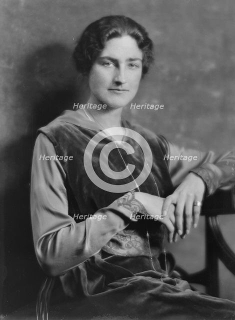 Cotton, L. Miss, portrait photograph, 1916. Creator: Arnold Genthe.
