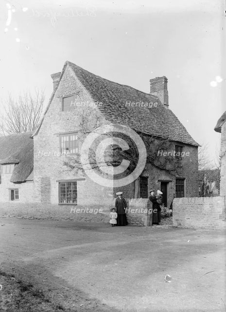 Cottage in Shellingford, Oxfordshire, c1860-c1922. Artist: Henry Taunt