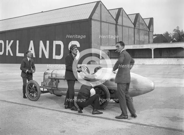 Count Louis Zborowski with his Aston Martin 1486 cc, Brooklands, 1921. Artist: Bill Brunell.