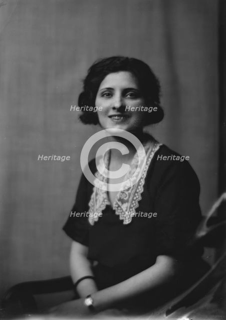 Countess Bragadin, portrait photograph, 1919 Oct. Creator: Arnold Genthe.