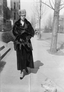 Countess De Lagreze [sic], 1918. Creator: Harris & Ewing