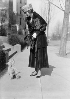 Countess De Lagreze [sic], 1918. Creator: Harris & Ewing