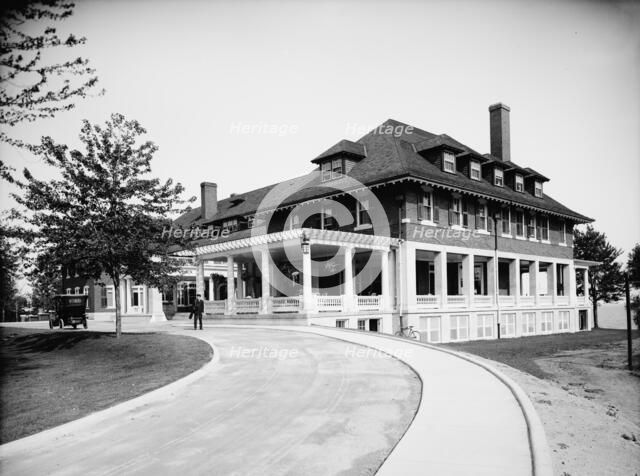 Country club house, west front, Detroit, Mich., between 1900 and 1910. Creator: Unknown.