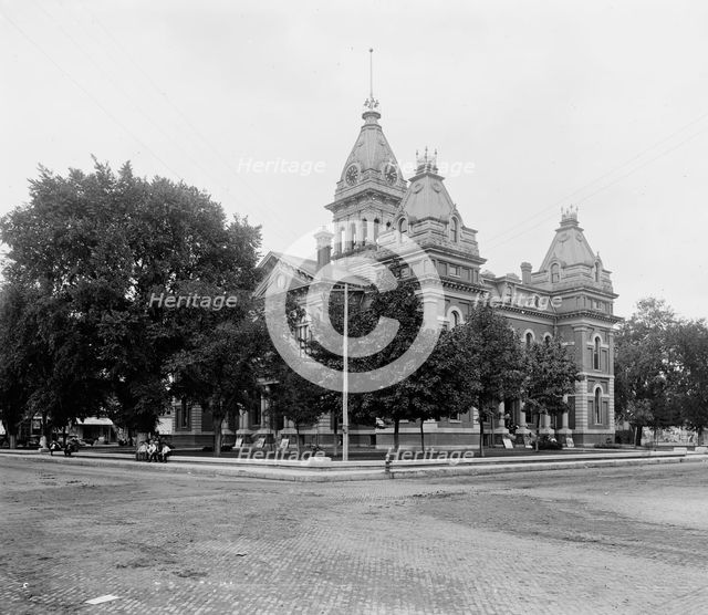 Court House at Pontiac, Ill., between 1880 and 1901. Creator: Unknown.
