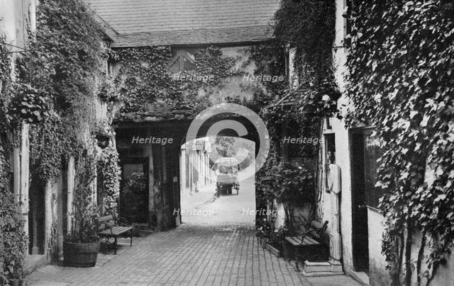 Courtyard of the Saracen's Head inn, Southwell, Nottinghamshire, 1924-1926. Artist: Unknown