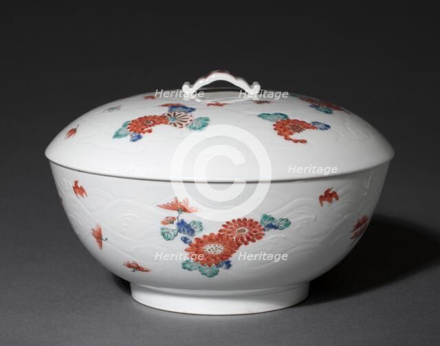 Covered Bowl with Chrysanthemums and Chidori: Kakiemon Ware, early 18th century. Creator: Unknown.