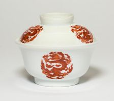 Covered Bowl with Dragon Medallions, Qing dynasty (1644-1911), late 18th/19th century. Creator: Unknown