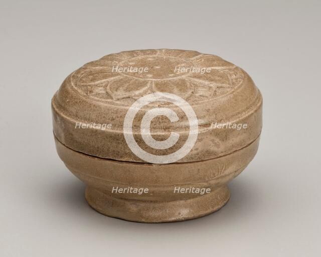 Covered box, 618-906. Creator: Unknown.