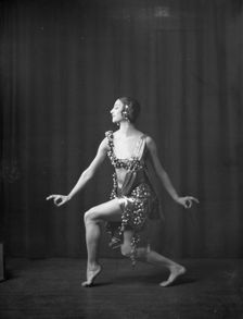 Cowan, Rosamonde, Miss (Rose Rolanda ; Mrs. Miguel C.), 1921 Mar. 1. Creator: Arnold Genthe