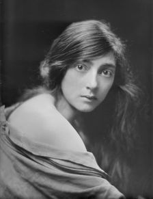 Cowan, Rosamonde, Miss (Rose Rolanda , Mrs. Miguel C.), portrait photograph, 1919 May 24. Creator: Arnold Genthe
