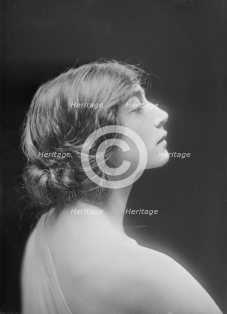 Cowan, Rosamonde, Miss (Rose Rolanda , Mrs. Miguel C.), portrait photograph, 1919 May 24. Creator: Arnold Genthe.