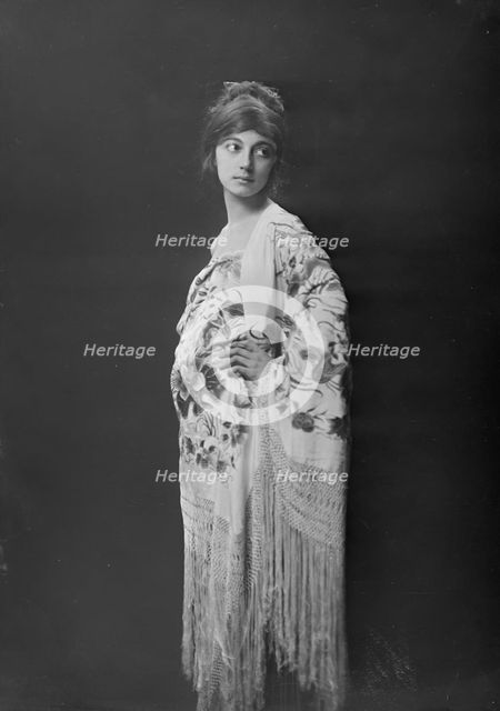 Cowan, Rosamonde, Miss (Rose Rolanda , Mrs. Miguel C.), portrait photograph, between 1915 and 1919. Creator: Arnold Genthe.