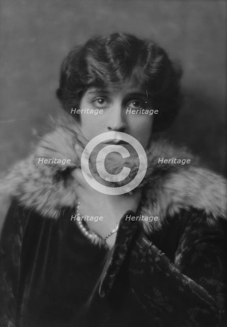 Cowl, Jane, Miss, portrait photograph, 1914 Dec. 30. Creator: Arnold Genthe.