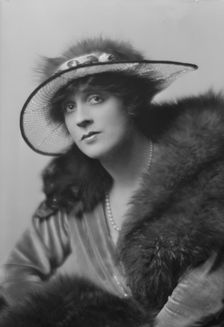 Cowl, Jane, Miss, portrait photograph, 1914 Dec. 30. Creator: Arnold Genthe