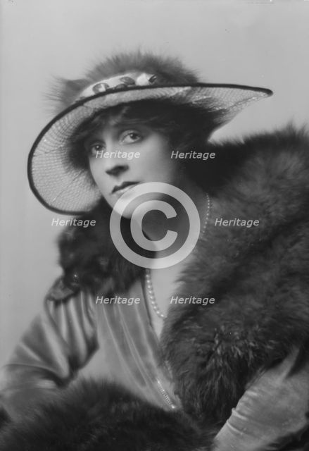 Cowl, Jane, Miss, portrait photograph, 1914 Dec. 30. Creator: Arnold Genthe.