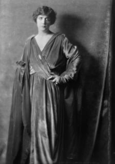 Cowl, Jane, Miss, portrait photograph, 1914 Dec. 30. Creator: Arnold Genthe