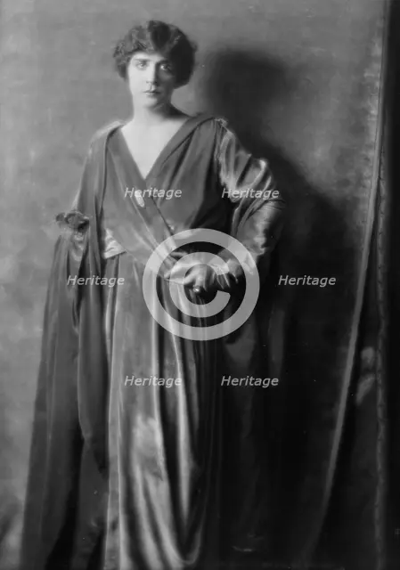 Cowl, Jane, Miss, portrait photograph, 1914 Dec. 30. Creator: Arnold Genthe.