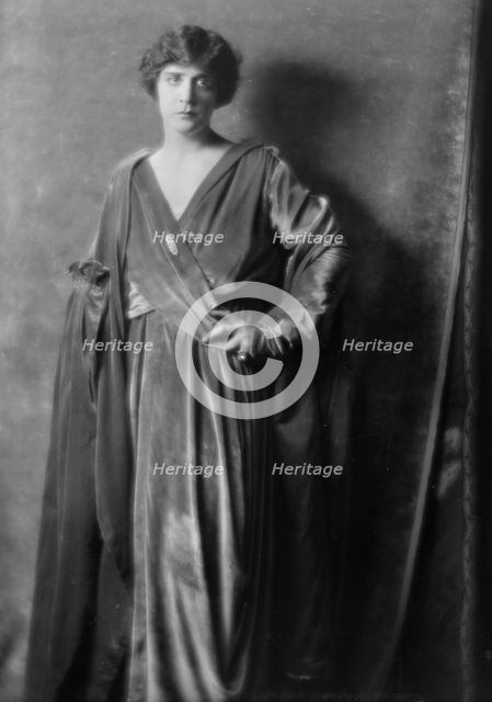 Cowl, Jane, Miss, portrait photograph, 1914 Dec. 30. Creator: Arnold Genthe.