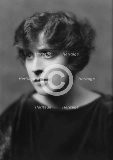 Cowl, Jane, Miss, portrait photograph, 1914 Dec. 30. Creator: Arnold Genthe.