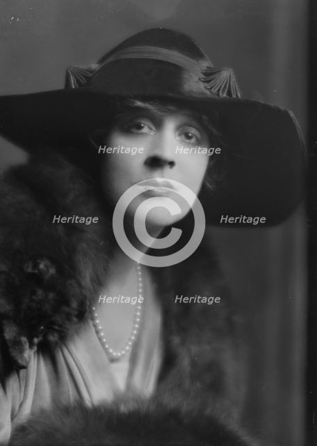 Cowl, Jane, Miss, portrait photograph, 1914 Dec. 30. Creator: Arnold Genthe.