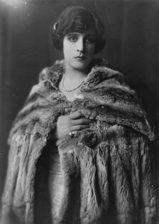 Cowl, Jane, Miss, portrait photograph, 1917 Sept. 17. Creator: Arnold Genthe