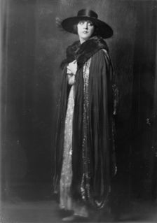 Cowl, Jane, Miss, portrait photograph, 1917 Sept. 17. Creator: Arnold Genthe
